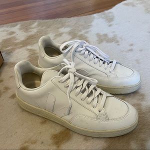 Veja V-12 White